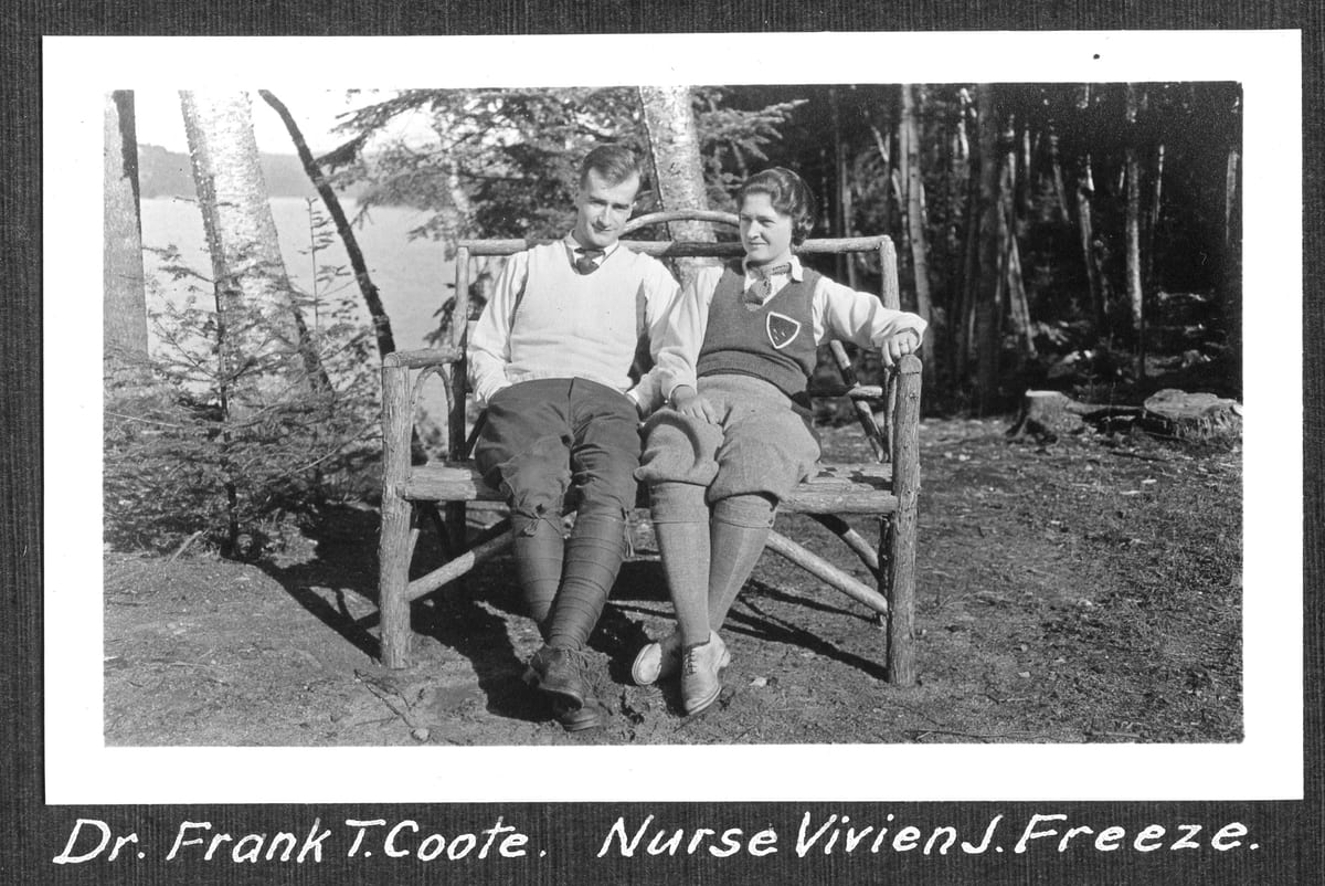 Le docteur Coote et Vivien Freeze