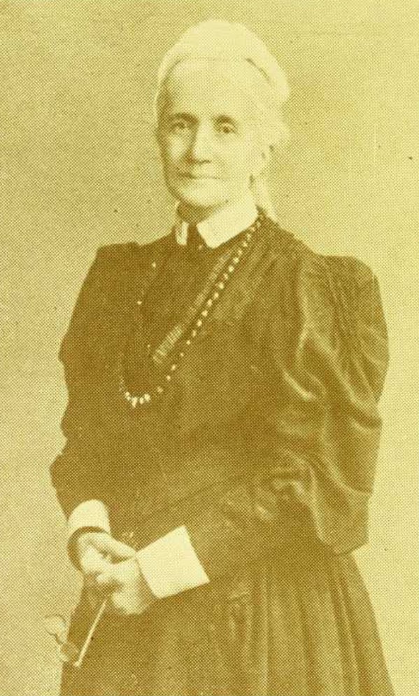 Marie-Louise-Joséphine Caron, vers 1905