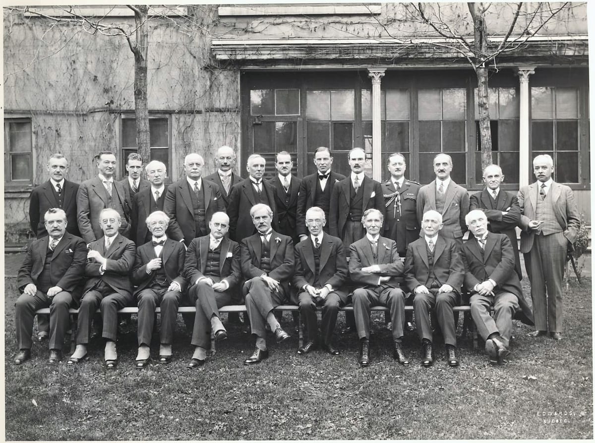 Groupe lors de la visite de Ramsay MacDonald au Club de la Garnison, Québec, septembre 1929
