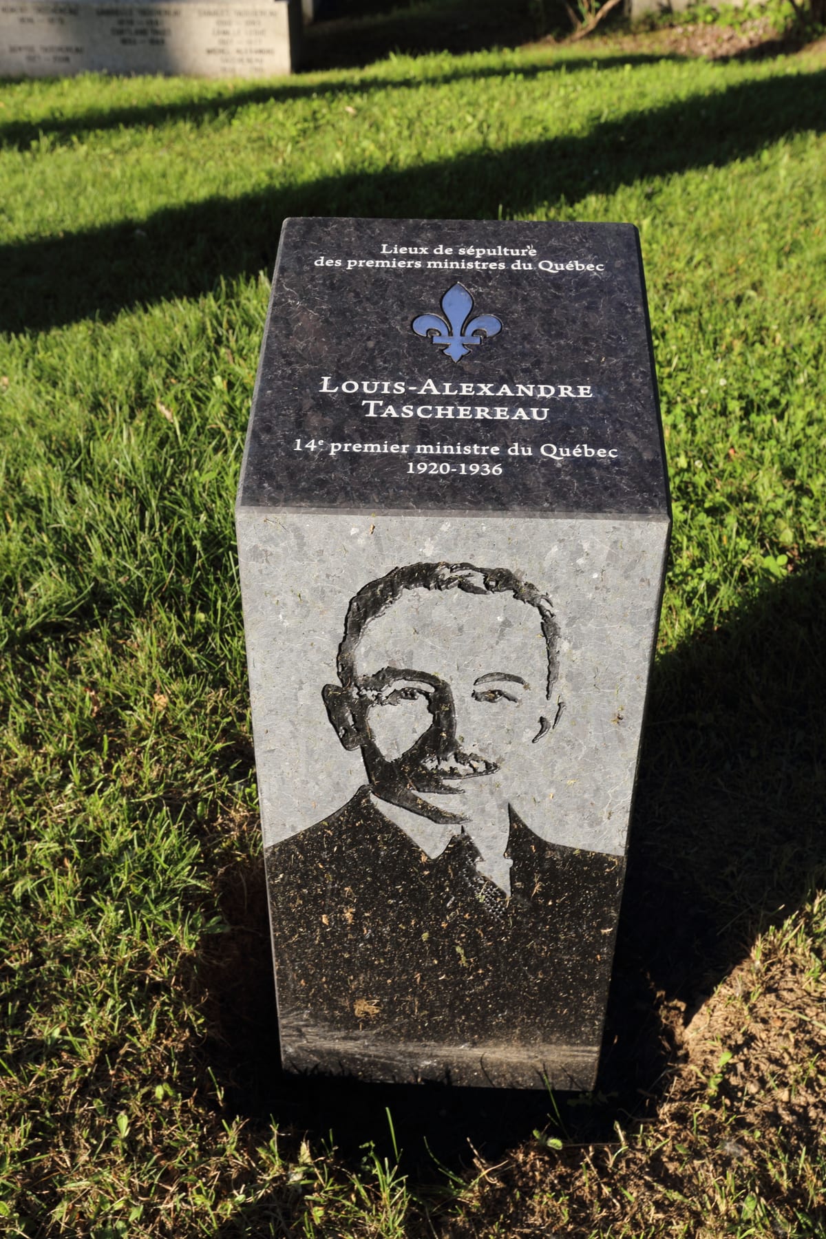 Borne commémorative de Louis-Alexandre Taschereau, cimetière Notre-Dame-de-Belmont