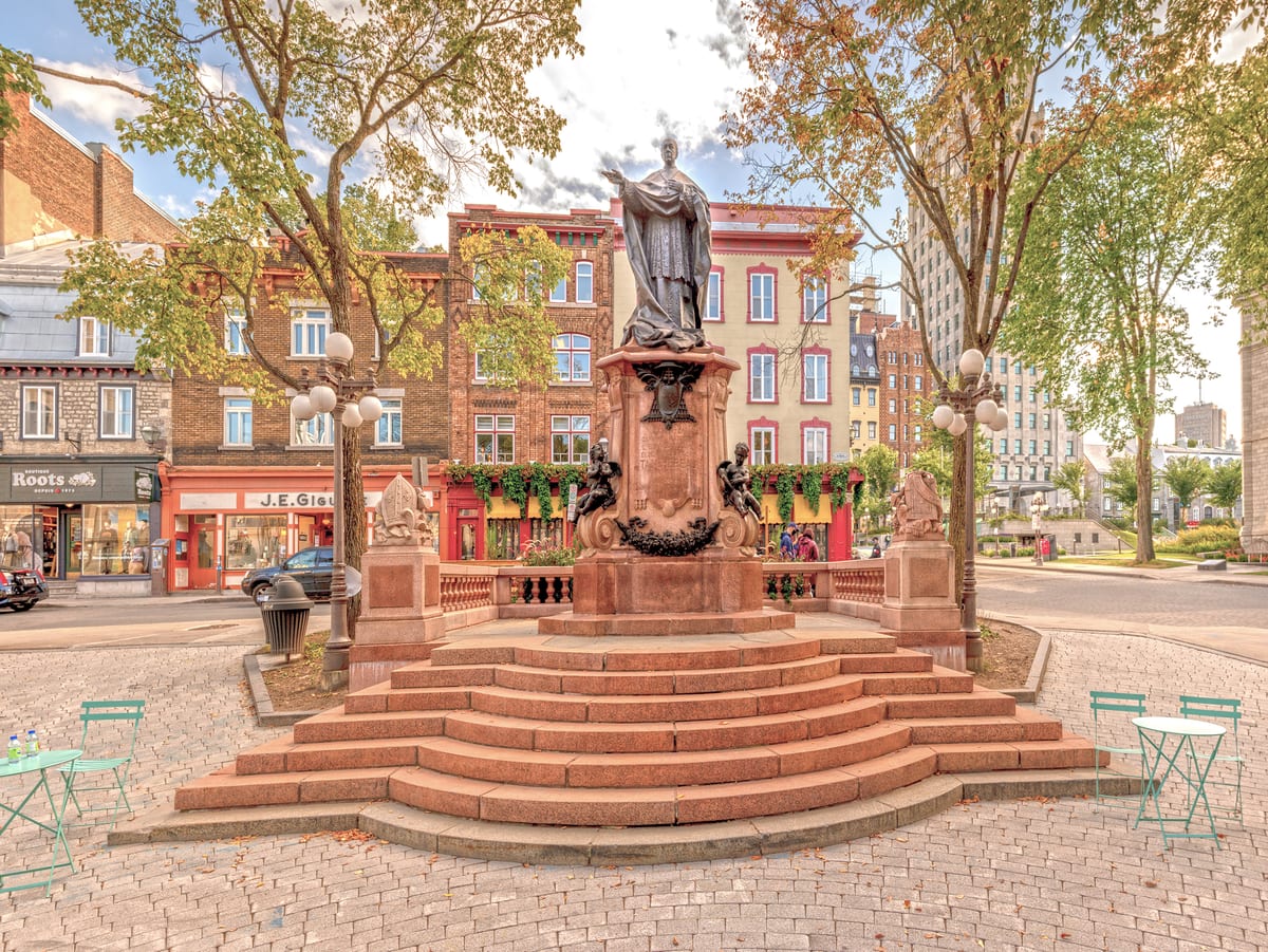 Le monument du cardinal Taschereau à Québec, vue d'ensemble