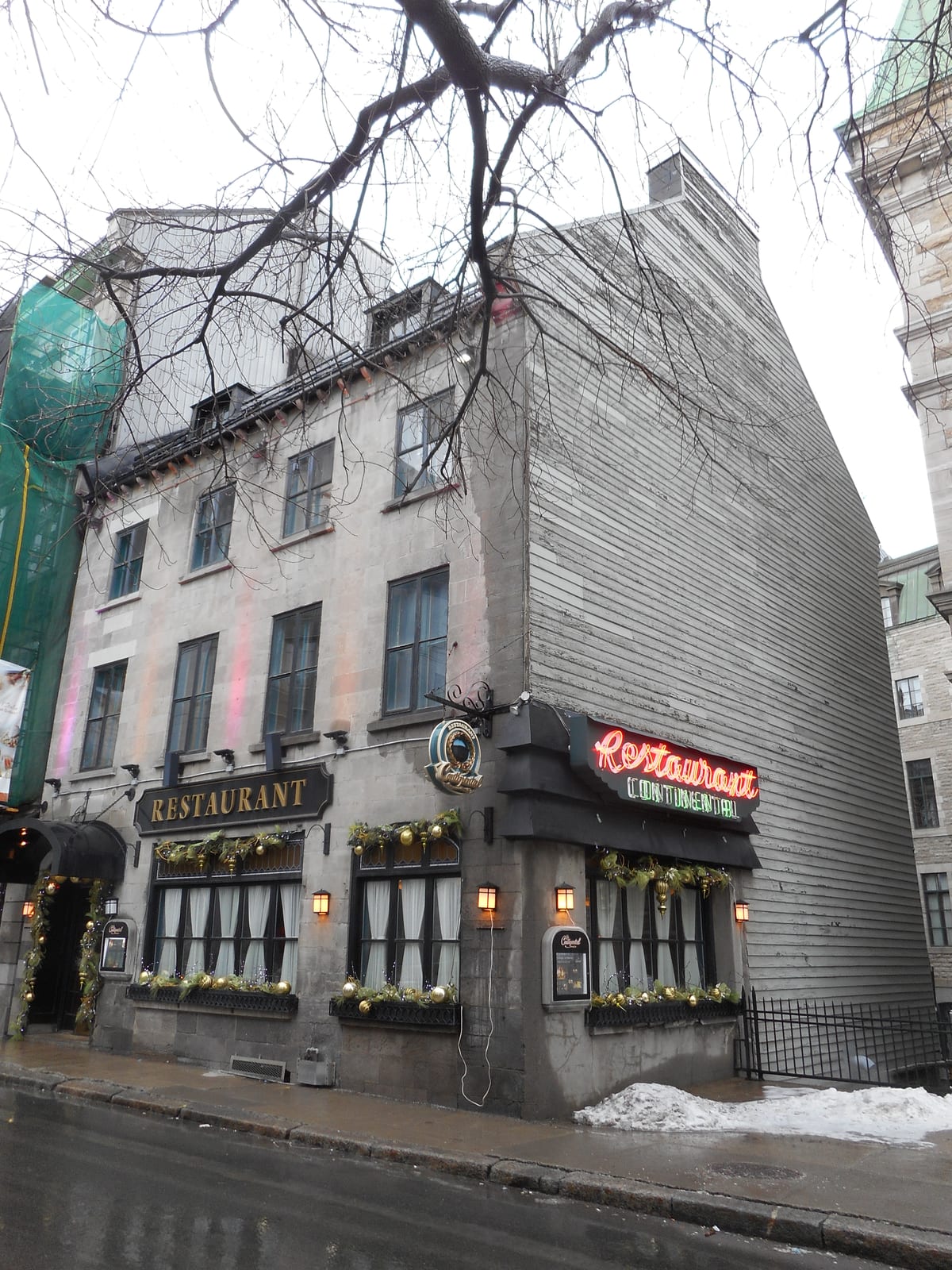 Le 26, rue Saint-Louis à Québec, l'angle en hiver