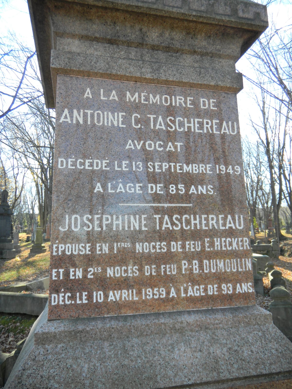 La pierre d'Antoine-C. Taschereau et de Joséphine Taschereau, cimetière Belmont