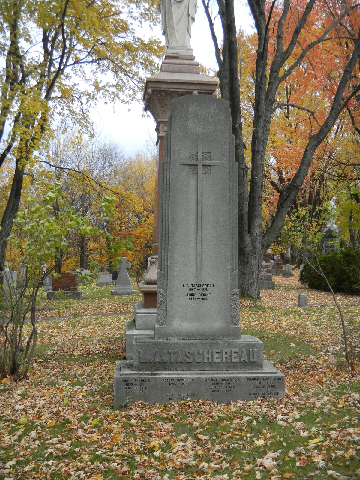 Le monument de Louis-Alexandre Taschereau (vue d'ensemble), cimetière Belmont