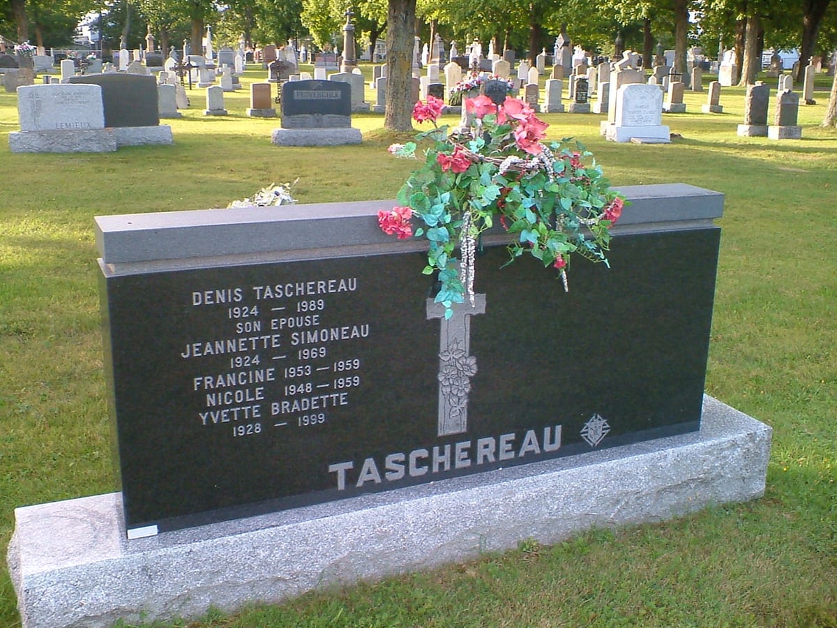 La pierre de Denis Taschereau et de Jeannette Simoneau, cimetière de Plessisville