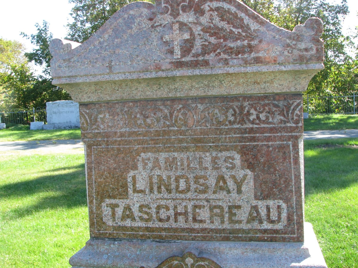 Le monument des familles Lindsay et Taschereau, cimetière de Sainte-Marie