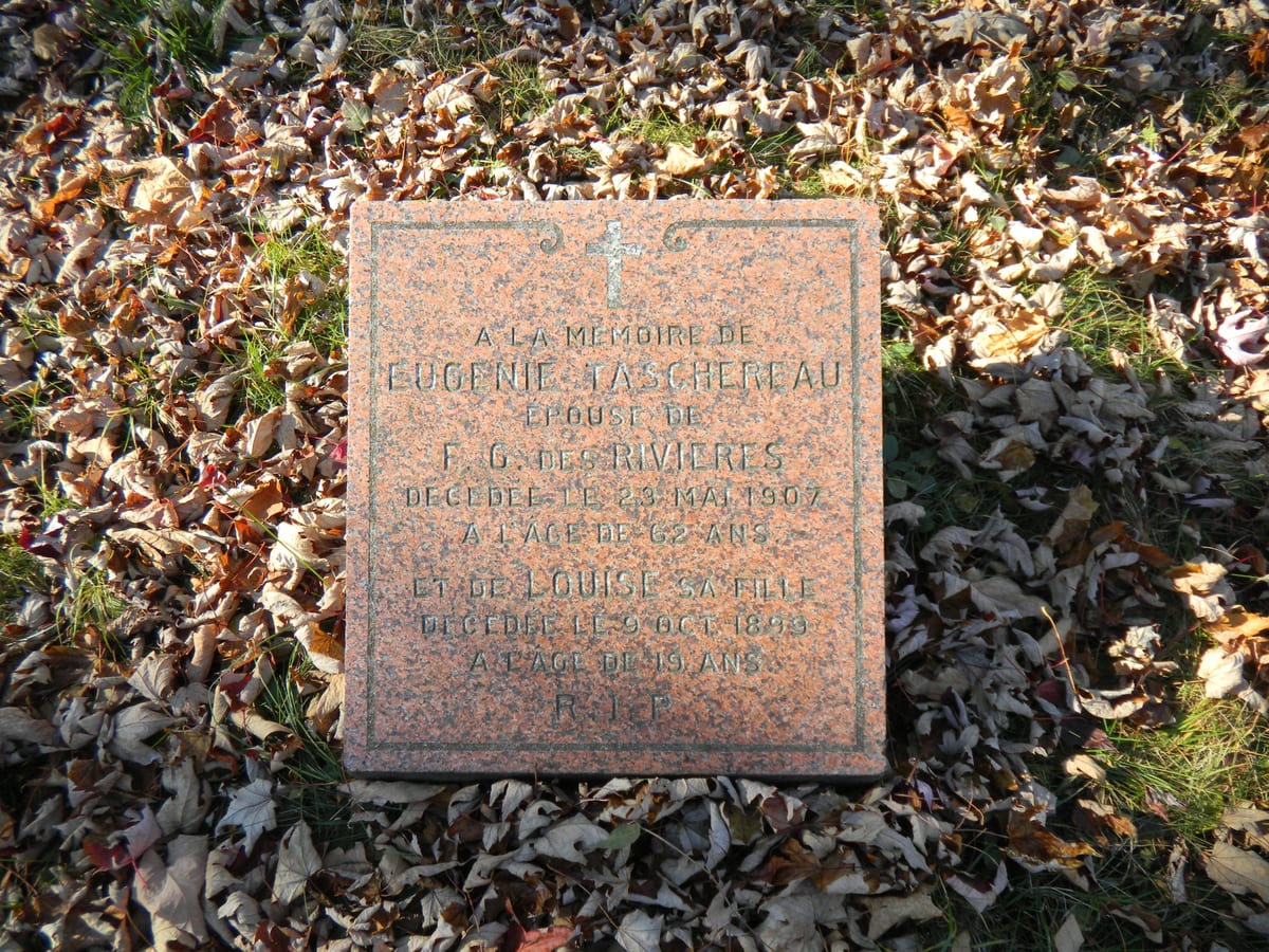 La pierre d'Eugénie Taschereau et de sa fille Louise, cimetière Belmont