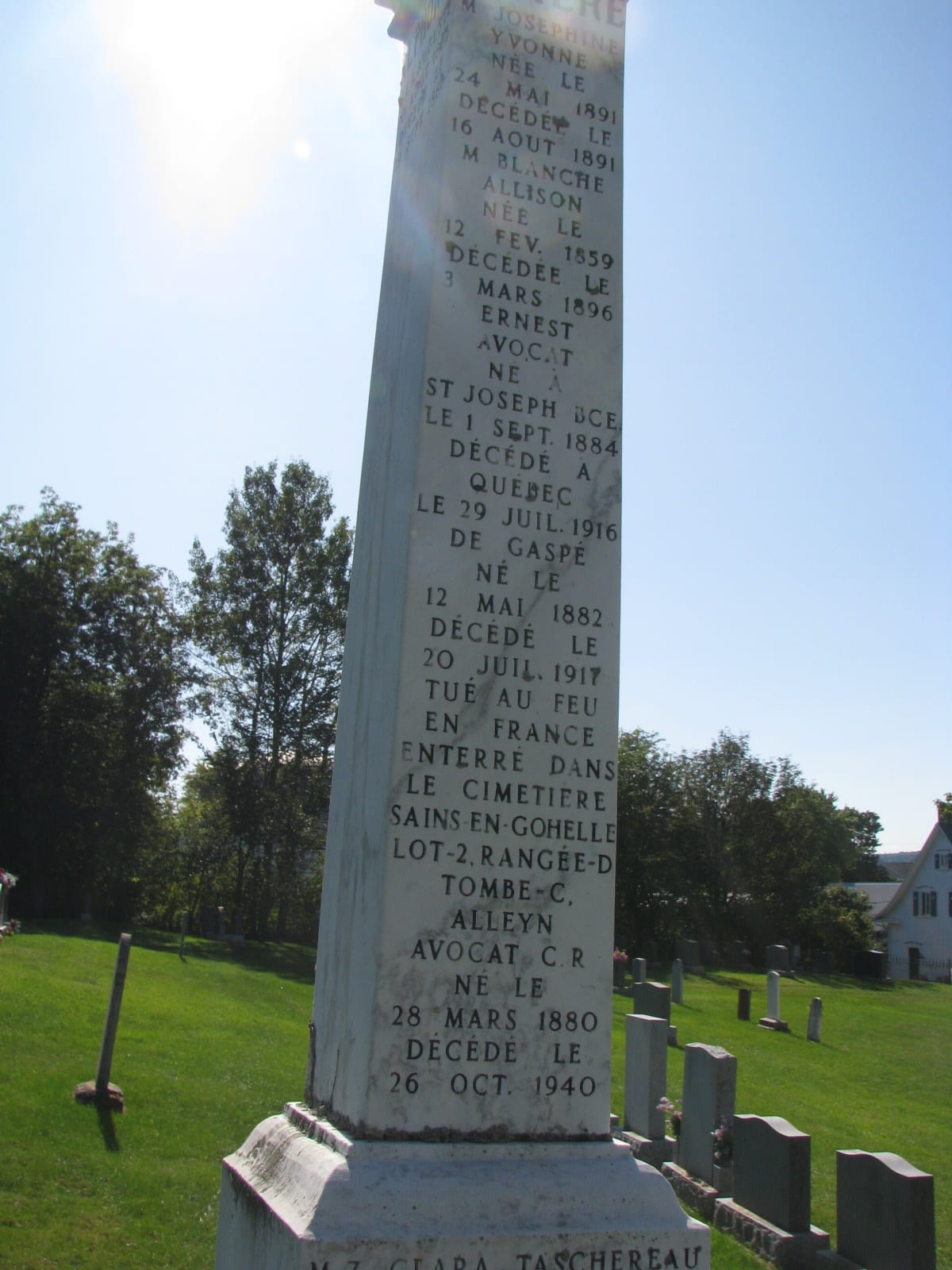 L'obélisque des enfants de Thomas-Linière Taschereau, premier cimetière de Saint-Joseph