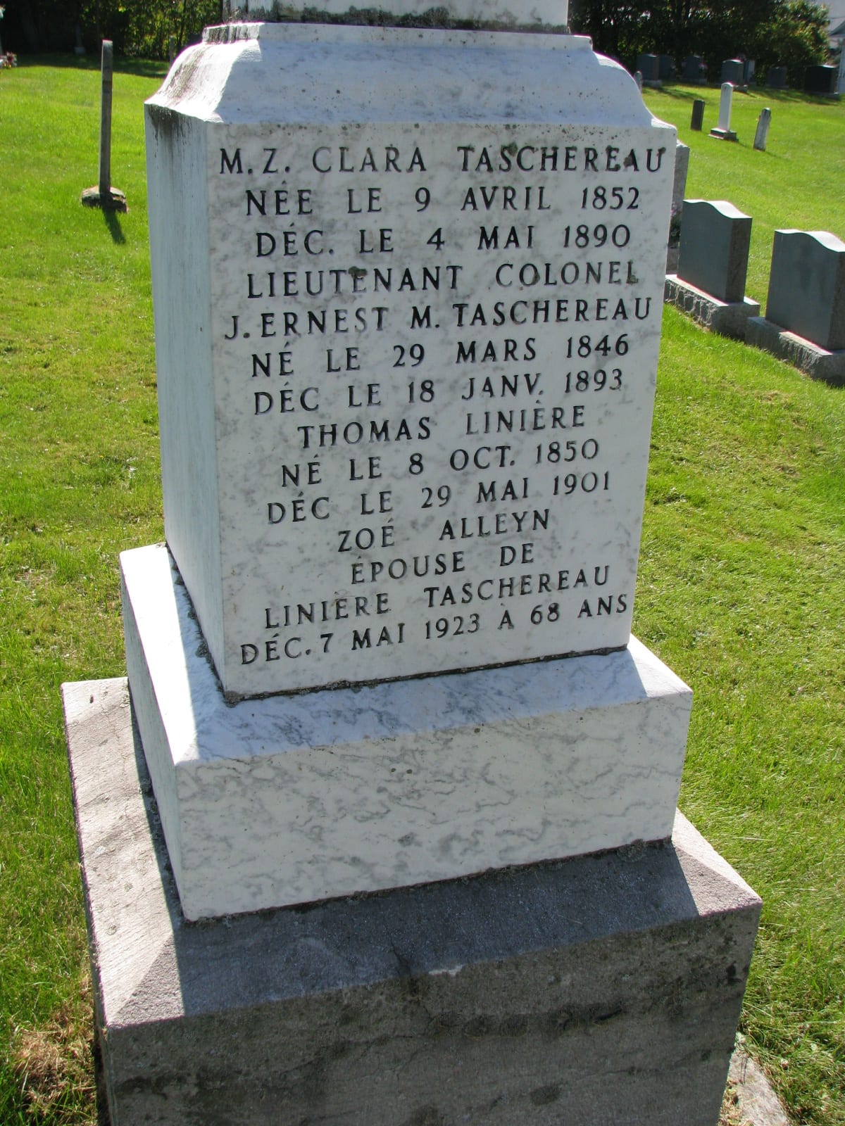 Le dé du monument Taschereau, premier cimetière de Saint-Joseph